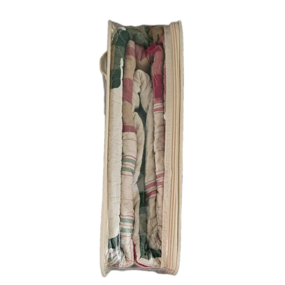 NIP Full/Queen St Nicholas Square Holiday Collection Yuletide Quilt cream/tan